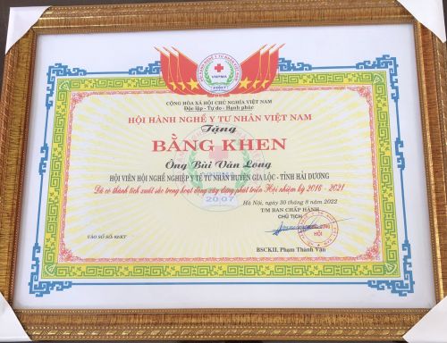 Ông Bùi Văn Long vinh dự nhận Bằng khen của Hội Nghề nghiệp y tế tư nhân